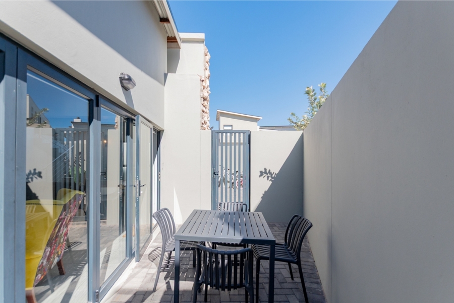 To Let 3 Bedroom Property for Rent in Calypso Beach Western Cape